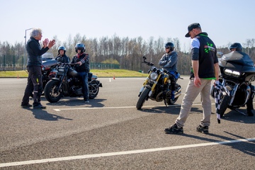 Harley-Davidson-motoschkola-02