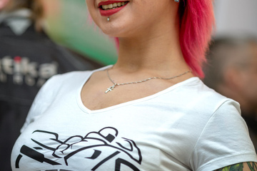 972A5704
